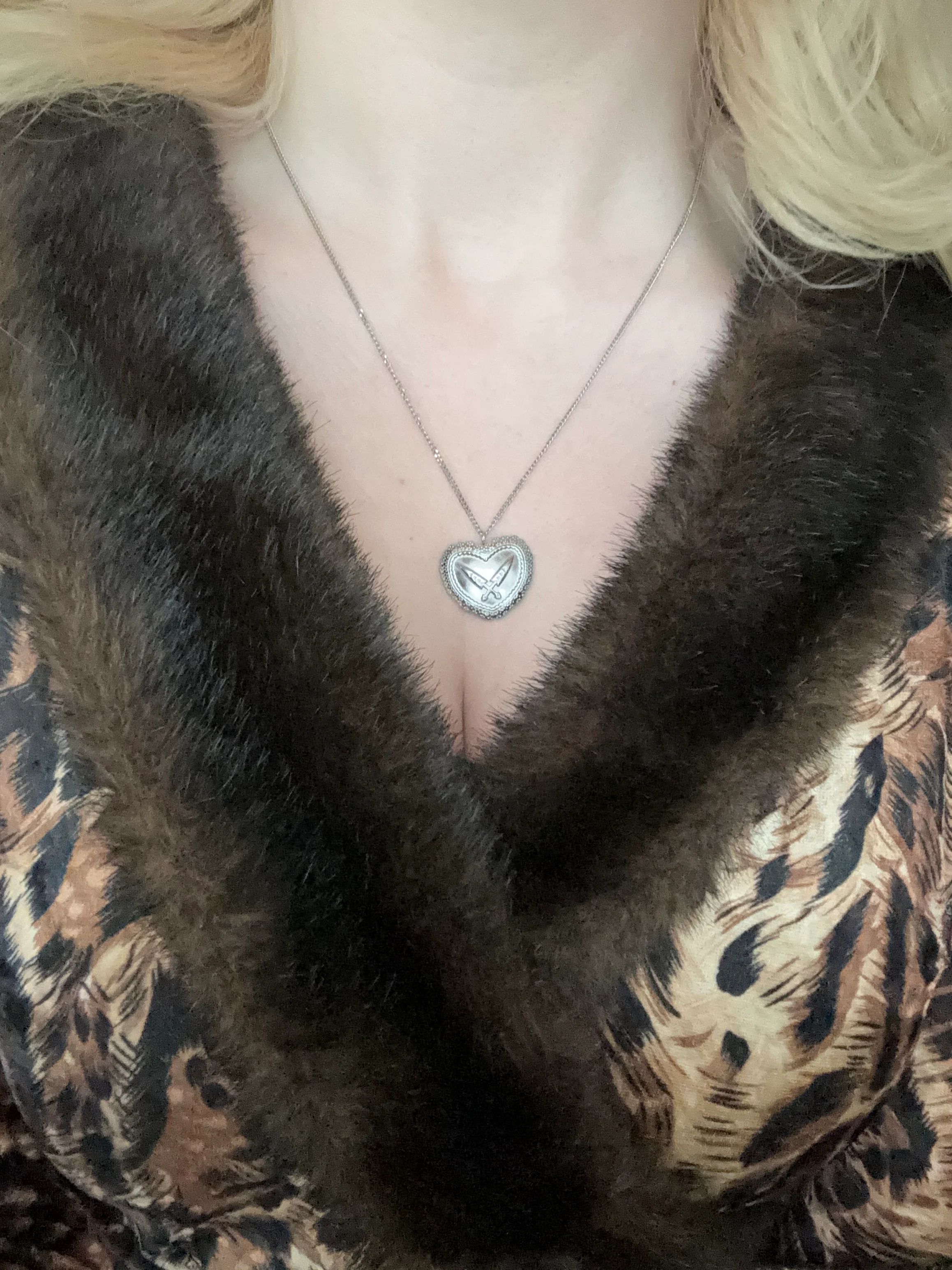 Throwing Knives Necklace - Image 2